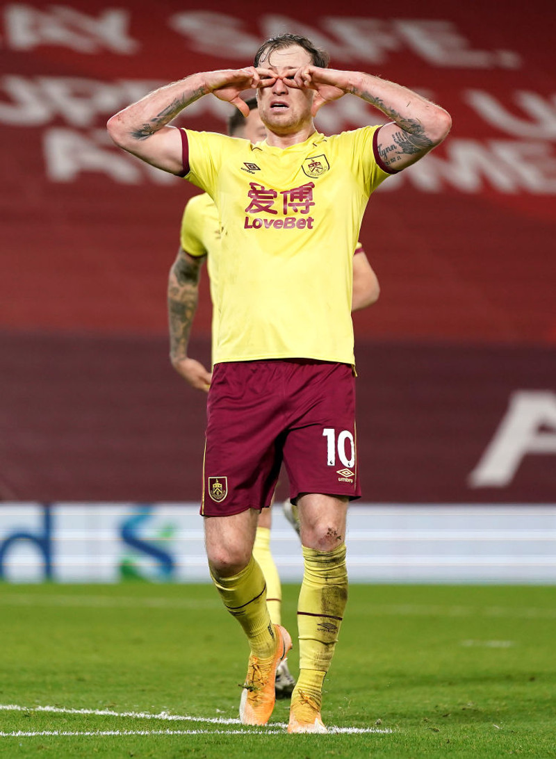 England: Burnley sótti þrjú stig á Anfield