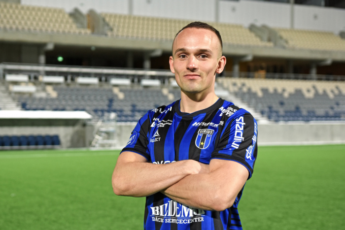 Aron Bjarna var í byrjunarliði Sirius sem lagði Malmö, 2-1.
