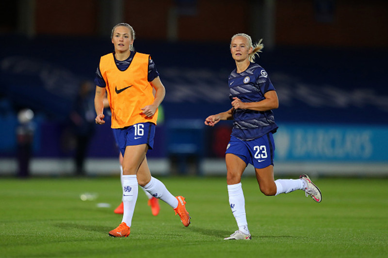Eriksson og Harder spila saman hjá Chelsea.