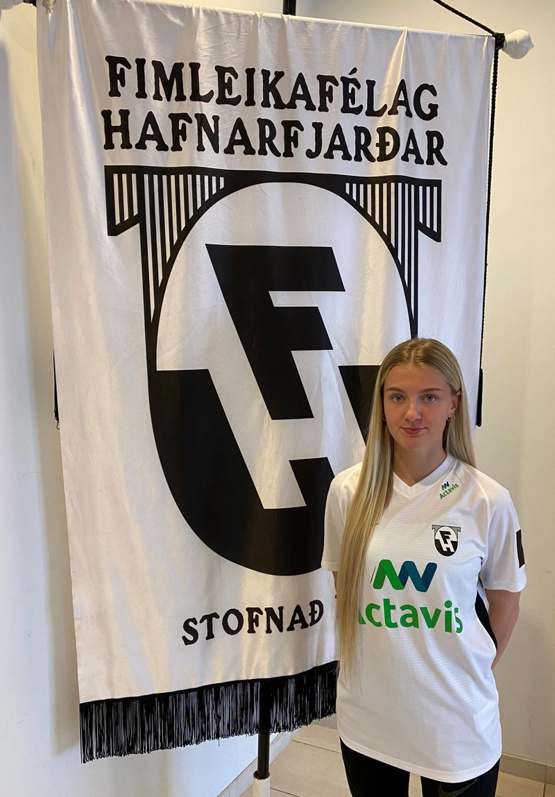 FH semur við Elísu Lönu
