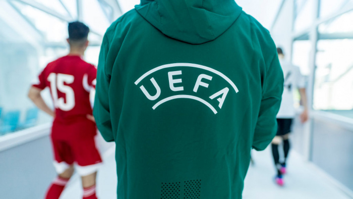 Rússland íhugar að segja sig úr UEFA.