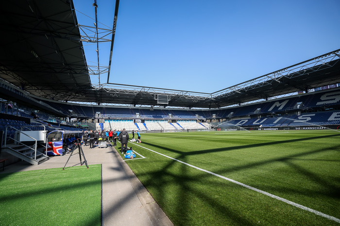 Frá leikvangnum í Duisburg þar sem leikurinn fer fram.