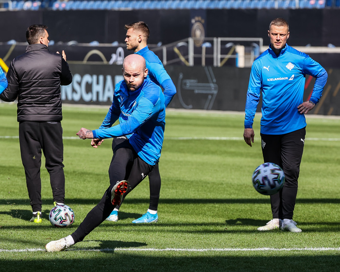 ,,Það getur vel verið að ég taki eina aukaspyrnu á morgun.''