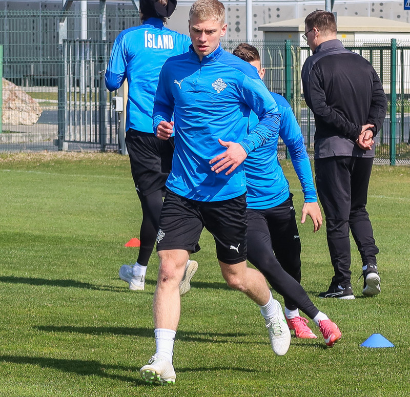 Hann lék með U21 á lokamóti EM í mars og er hér á æfingu með liðinu.