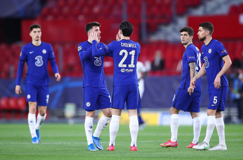 England í dag - Chelsea getur hoppað upp í þriðja