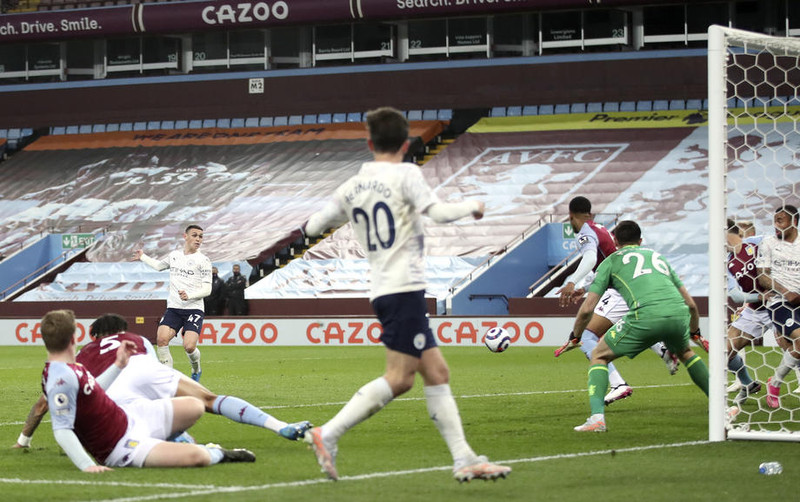 Phil Foden skorar jöfnunarmark City í leiknum