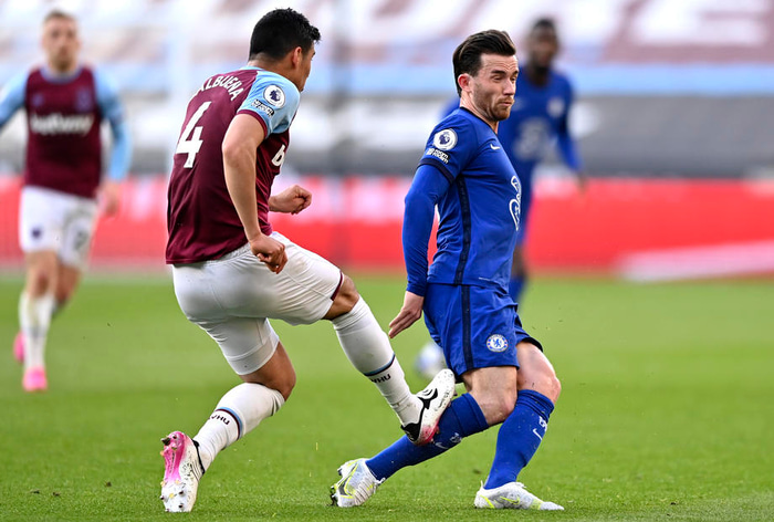 Balbuena fylgdi á eftir og fór í Chilwell eins og sést á myndinni