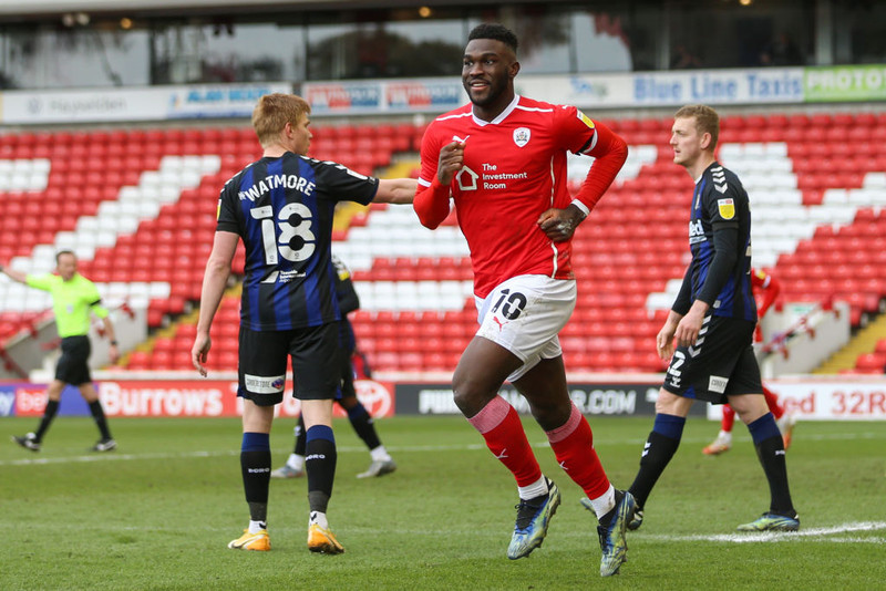 Barnsley borgar til að halda Dike í umspilinu