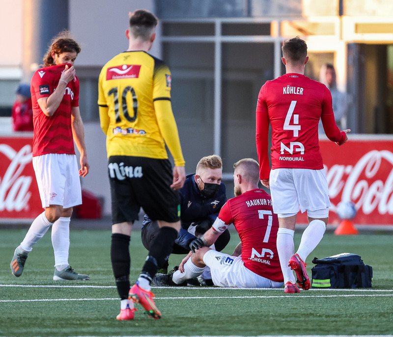 Ísak fékk rautt - „Eiga Íslendingar ekki að vera grjótharðir?''