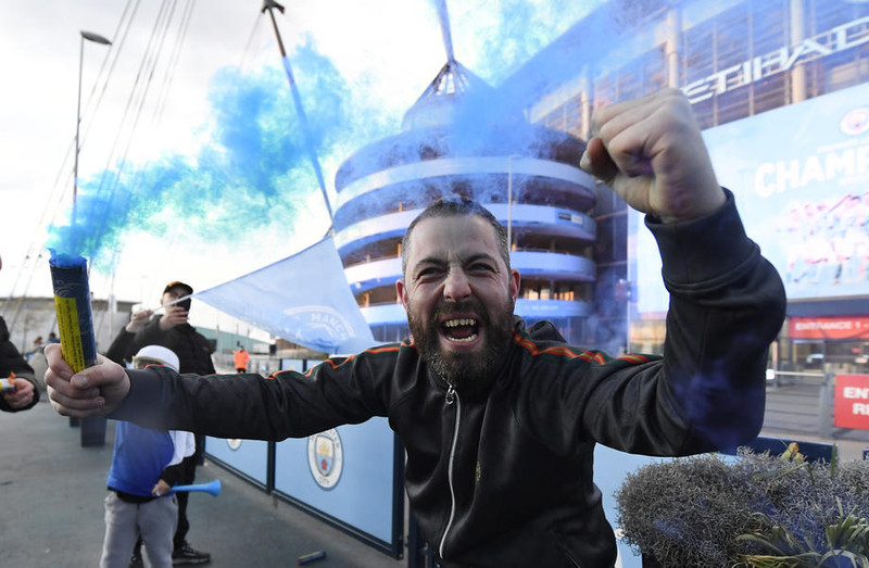 Myndir: Fámenn fagnaðarlæti fyrir utan Etihad