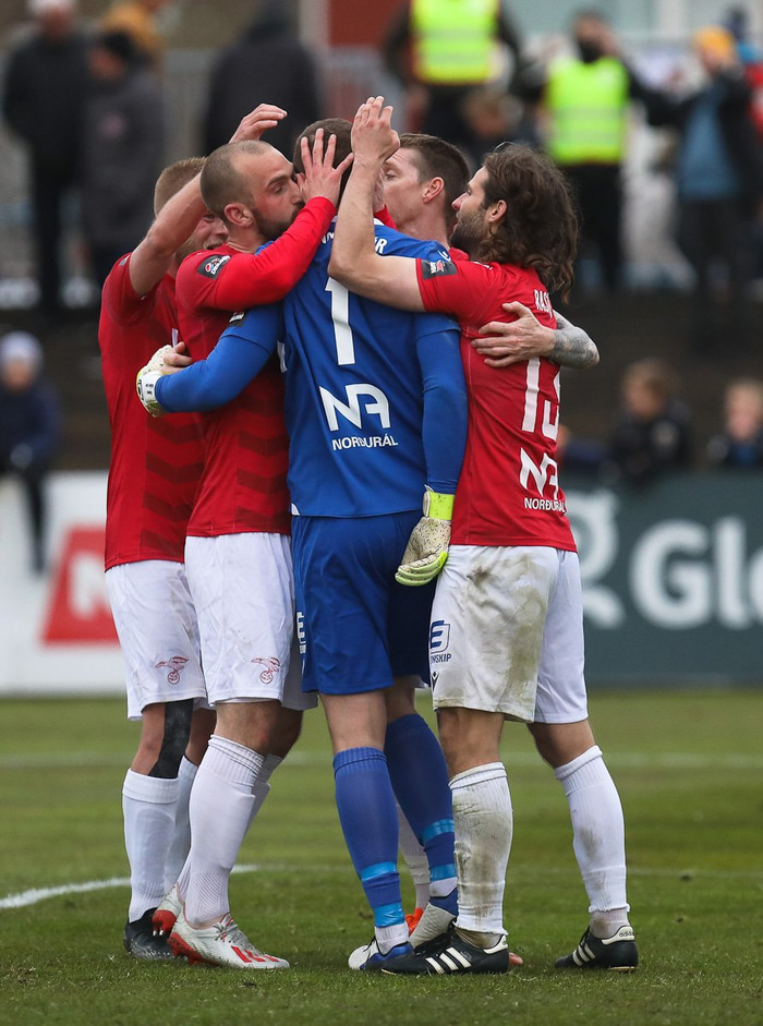 Hannes Þór Halldórsson varði vel gegn KR-ingum