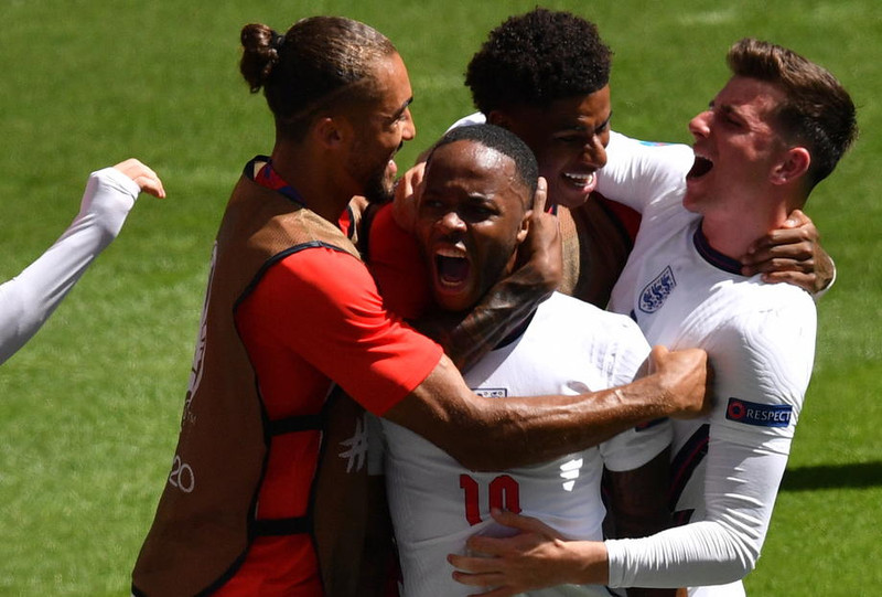 EM: Sterling hetja Englendinga