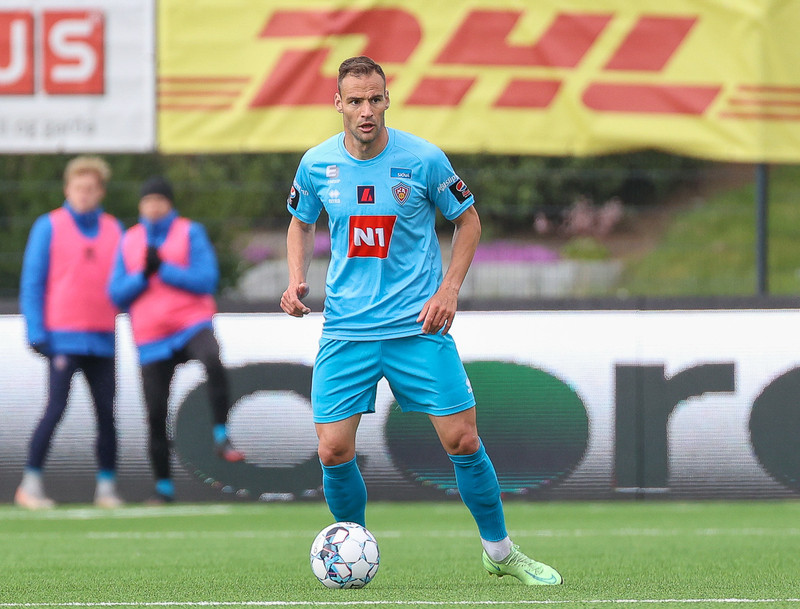 Dusan sýndi í fyrra að hann gat spilað við hlið Brynjars Inga og Mikkel Qvist. Í ár fær hann nýjan leikmann sér við hlið.