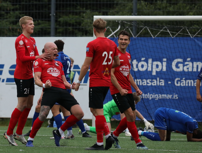 Fagnar marki með Aftureldingu.