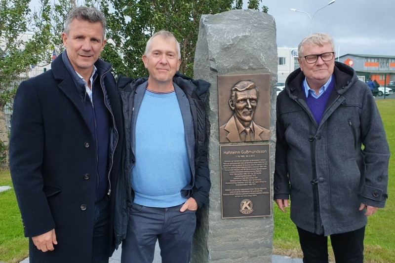 Guðni Bergsson formaður KSÍ, Sigurður Garðarsson formaður knattspyrnudeildar Keflavíkur, og Rúnar Arnarsson formaður undirbúningsnefndar.