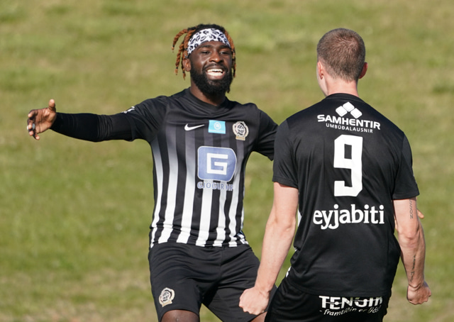 Jeffrey Monakana og Guðni Sigþórsson fagna