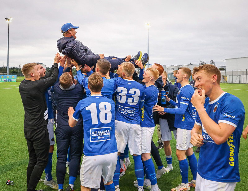 Eftir að ljóst varð að Fram væri komið upp í efstu deild.