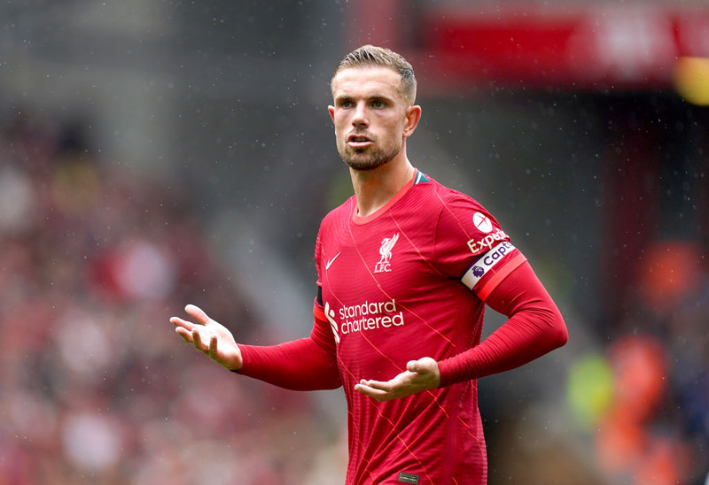Miðjumaður: Jordan Henderson (Liverpool) - Fyrirliðinn stýrði umferðinni frábærlega á miðsvæðinu gegn Burnley.