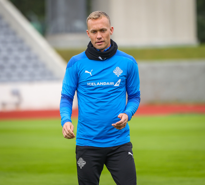 Vonum að Gummi sé ekki meiddur.