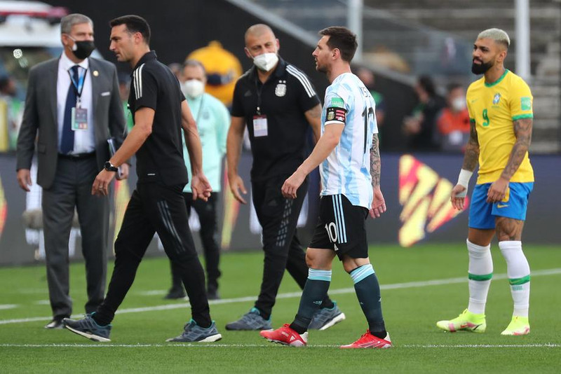 Brasilía og Argentína áttu að mætast í toppslag en heilbrigðisyfirvöld í Brasilíu stöðvuðu leikinn.