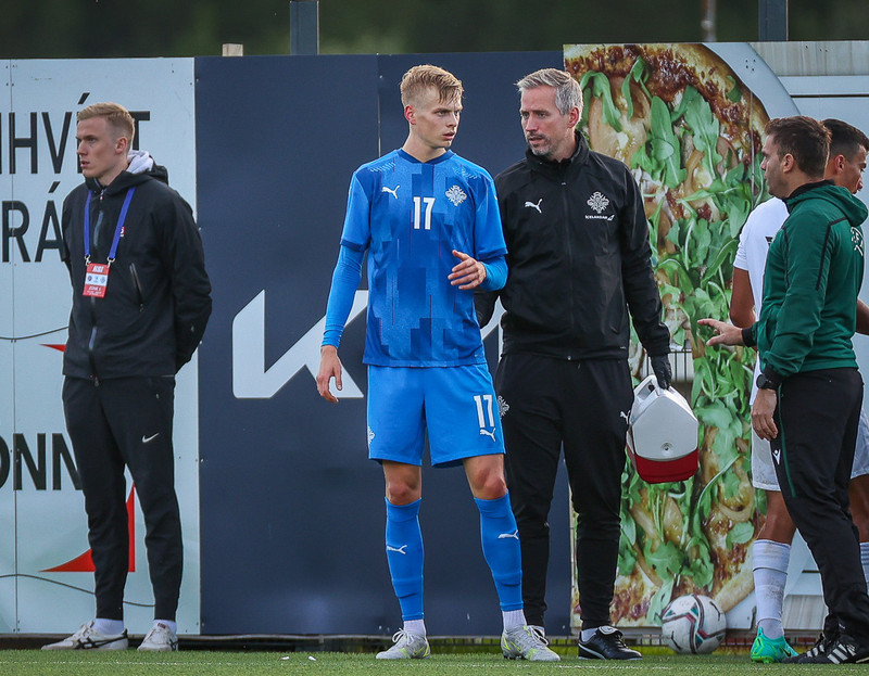 Atli eftir að hafa fengið aðhlynningu í U21 landsleiknum.
