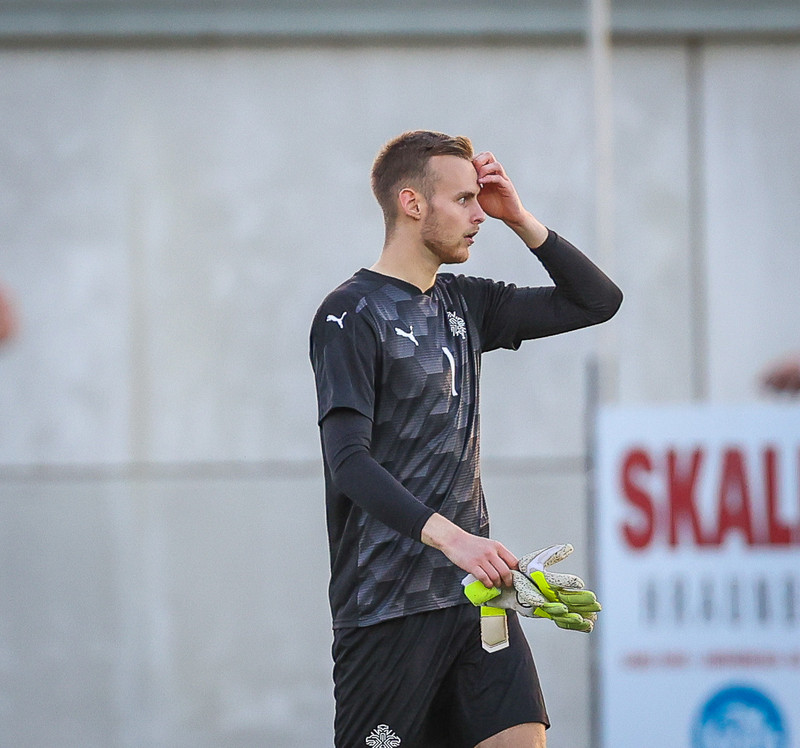 Jensen vonar vafalítið að heilagur andi setjist að í líkama Elíasar Rafns fyrir seinni leikinn. Hann fékk 22 skot á sig í Portúgal, 11 þeirra hæfðu rammann.