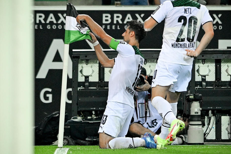 Lars Stindl fagnar á viðeigandi hátt