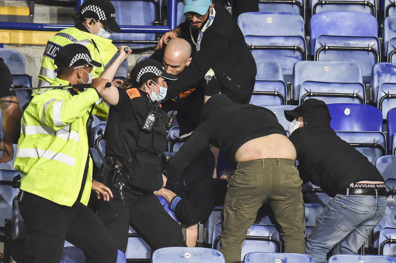 Lögreglan reyndi eftir bestu getu að hafa hemil á stuðningsmönnum Napoli