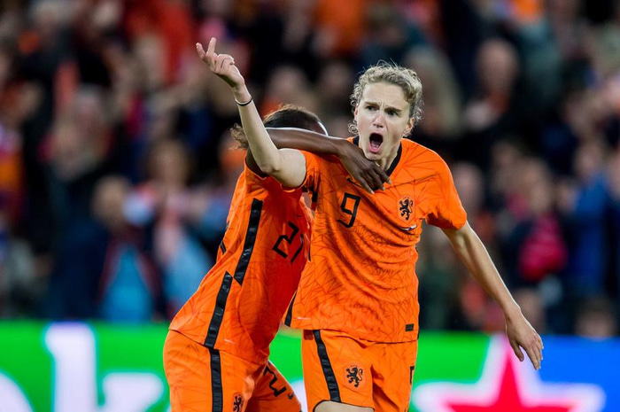 Vivianne Miedema fagnaði marki í gær.