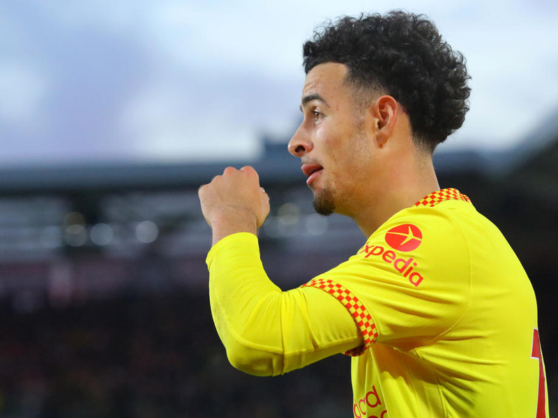 Curtis Jones og Harvey Elliott eru öflugir leikmenn sem gætu komið inn á miðsvæðið hjá Liverpool
