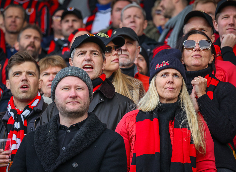 Myndaveisla: Stuð í stúkunni þegar Víkingur varð Íslandsmeistari