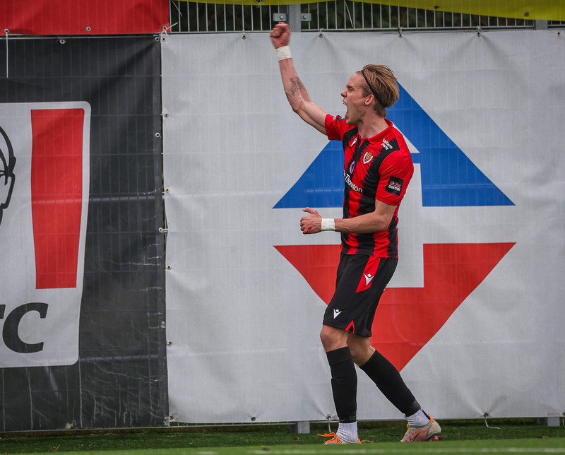 Myndaveisla: Stuð í stúkunni þegar Víkingur varð Íslandsmeistari