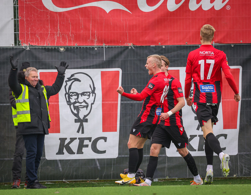 Myndaveisla: Stuð í stúkunni þegar Víkingur varð Íslandsmeistari