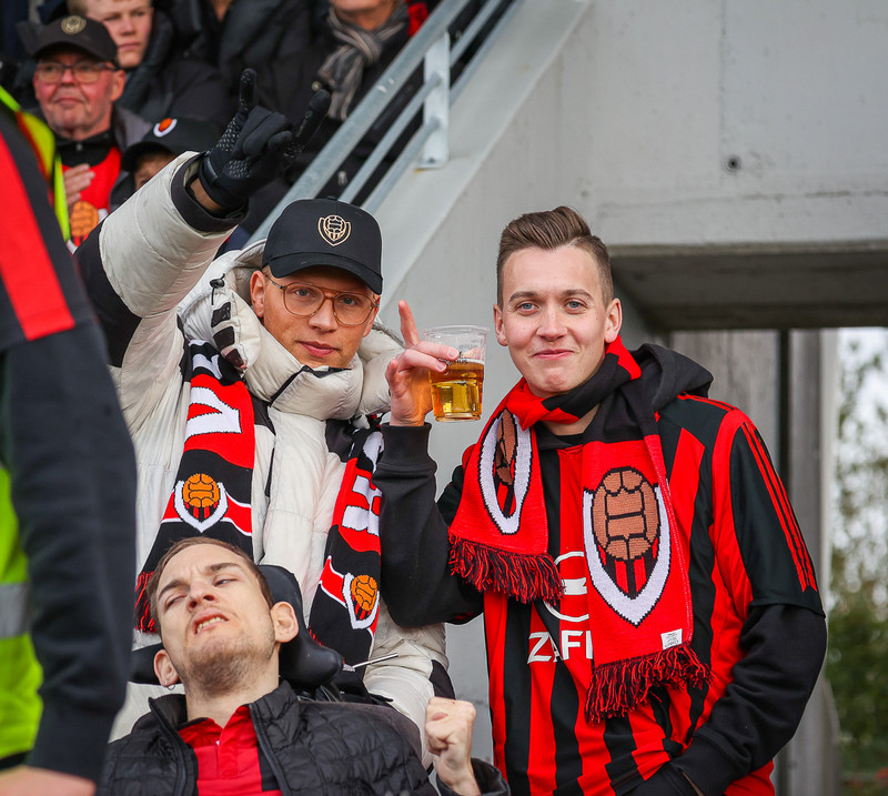 Myndaveisla: Stuð í stúkunni þegar Víkingur varð Íslandsmeistari