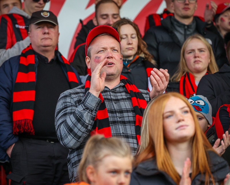 Myndaveisla: Stuð í stúkunni þegar Víkingur varð Íslandsmeistari