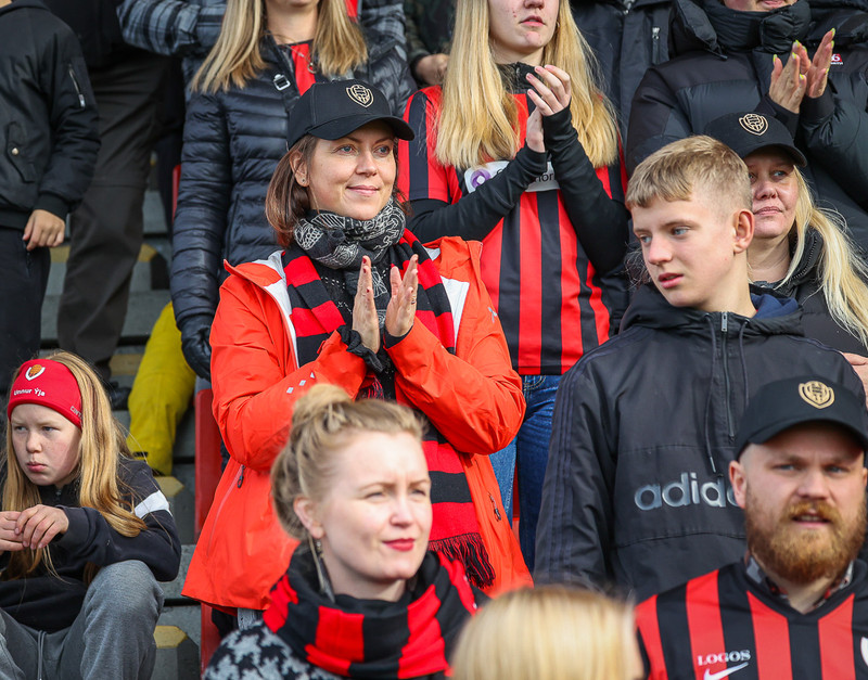 Myndaveisla: Stuð í stúkunni þegar Víkingur varð Íslandsmeistari