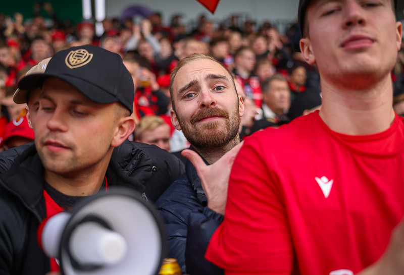 Myndaveisla: Stuð í stúkunni þegar Víkingur varð Íslandsmeistari
