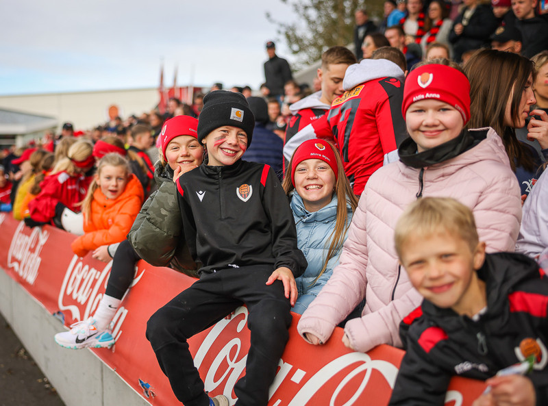 Myndaveisla: Stuð í stúkunni þegar Víkingur varð Íslandsmeistari