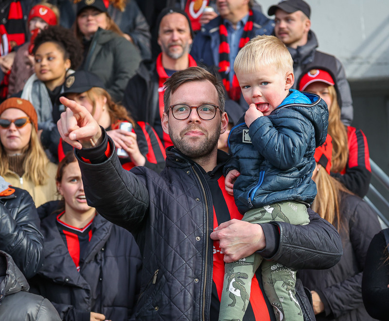 Myndaveisla: Stuð í stúkunni þegar Víkingur varð Íslandsmeistari