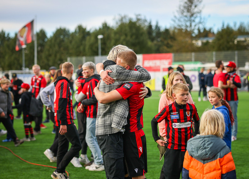 Myndaveisla: Stuð í stúkunni þegar Víkingur varð Íslandsmeistari
