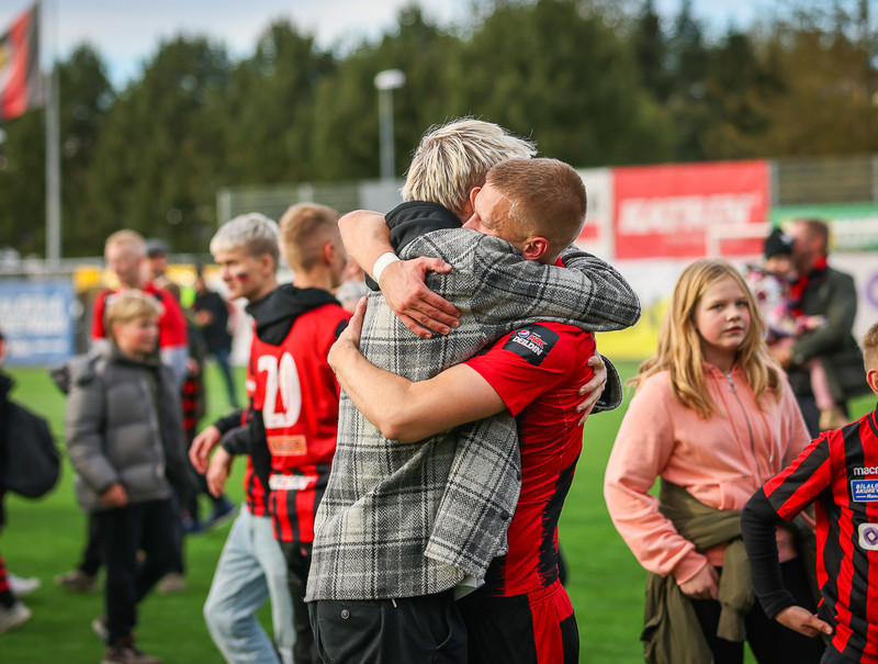 Myndaveisla: Stuð í stúkunni þegar Víkingur varð Íslandsmeistari