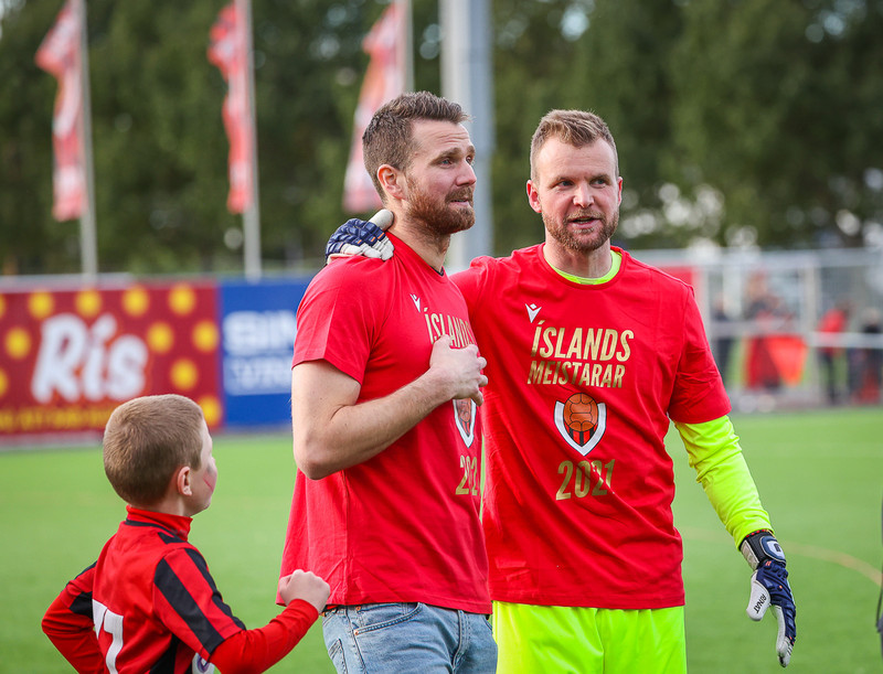 Myndaveisla: Stuð í stúkunni þegar Víkingur varð Íslandsmeistari