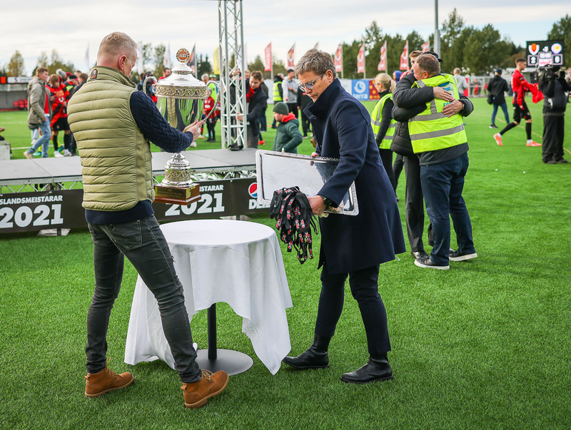 Myndaveisla: Stuð í stúkunni þegar Víkingur varð Íslandsmeistari