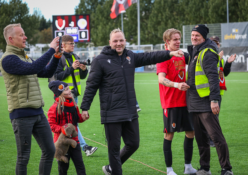 Myndaveisla: Stuð í stúkunni þegar Víkingur varð Íslandsmeistari