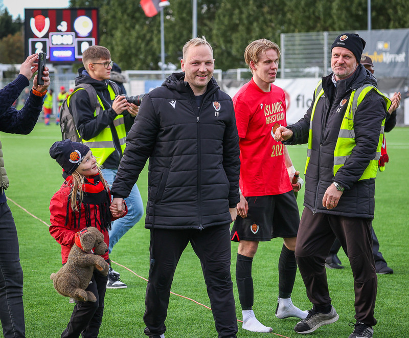 Myndaveisla: Stuð í stúkunni þegar Víkingur varð Íslandsmeistari