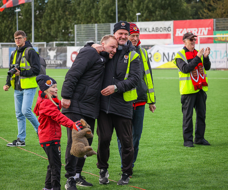 Myndaveisla: Stuð í stúkunni þegar Víkingur varð Íslandsmeistari