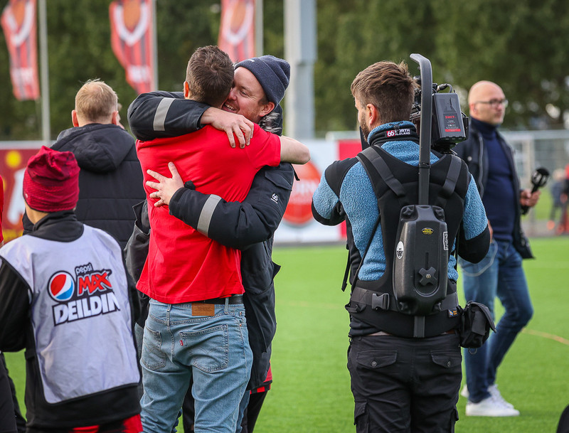 Myndaveisla: Stuð í stúkunni þegar Víkingur varð Íslandsmeistari