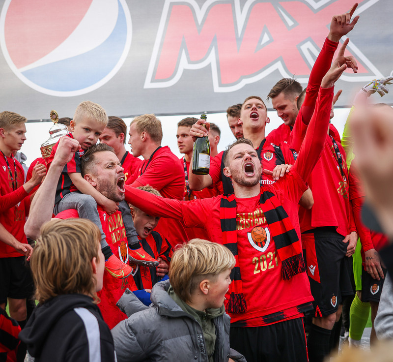 Myndaveisla: Stuð í stúkunni þegar Víkingur varð Íslandsmeistari