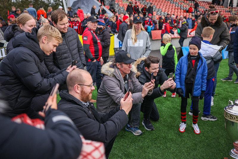Myndaveisla: Stuð í stúkunni þegar Víkingur varð Íslandsmeistari