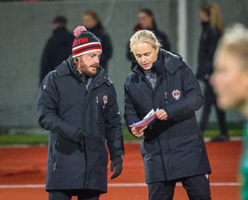 Nick og aðstoðarþjálfari hans, Edda Garðarsdóttir.